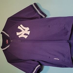 Official Majestic yankees warm up Without tags it appears to be large